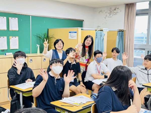 鳳西國中締造國際交流新紀錄 與韓國南倉中學友誼長存