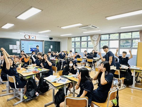 鳳西國中締造國際交流新紀錄 與韓國南倉中學友誼長存