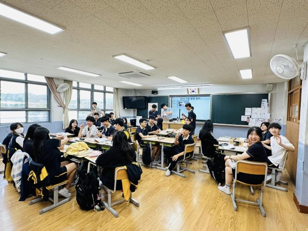 鳳西國中締造國際交流新紀錄 與韓國南倉中學友誼長存