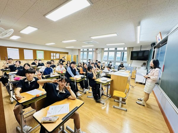 鳳西國中締造國際交流新紀錄 與韓國南倉中學友誼長存