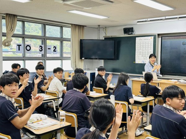 鳳西國中締造國際交流新紀錄 與韓國南倉中學友誼長存