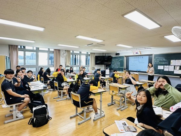 鳳西國中締造國際交流新紀錄 與韓國南倉中學友誼長存