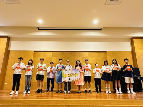 鳳西國中5A優秀畢業生返校領獎 感恩家長會與財玉獎助學金支持