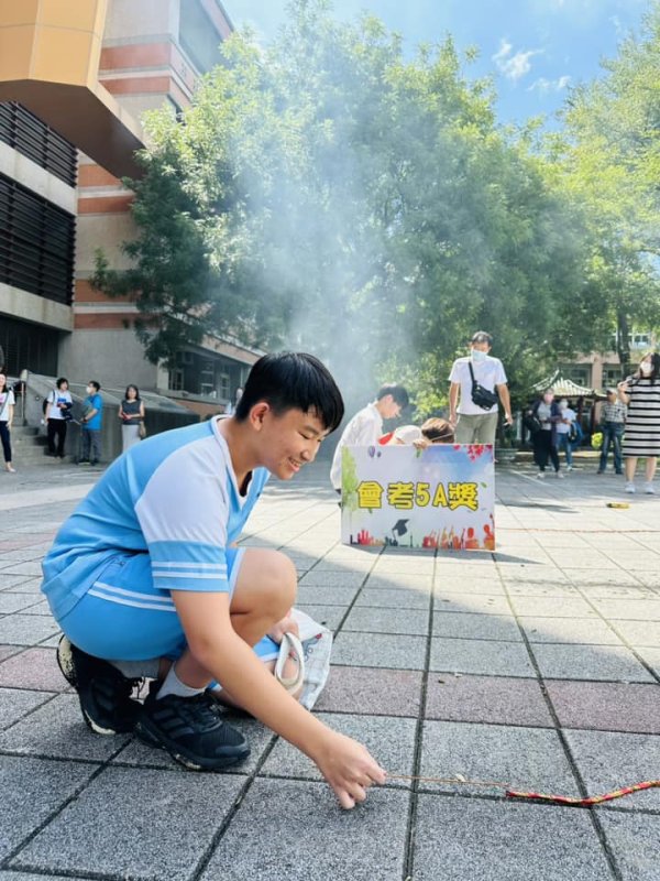 鳳西國中5A優秀畢業生返校領獎 感恩家長會與財玉獎助學金支持