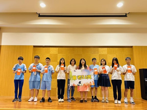 鳳西國中5A優秀畢業生返校領獎 感恩家長會與財玉獎助學金支持