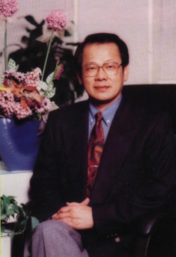 第五任校長-黃隆正校長